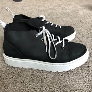 Dr Martens Baynes Leather Sneaker size 9